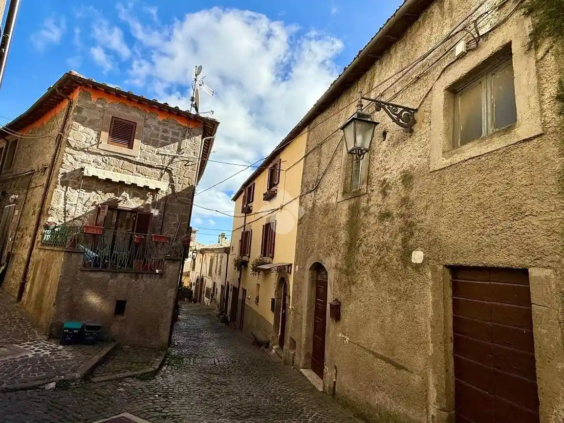 Casa indipendente in vendita a Montefiascone