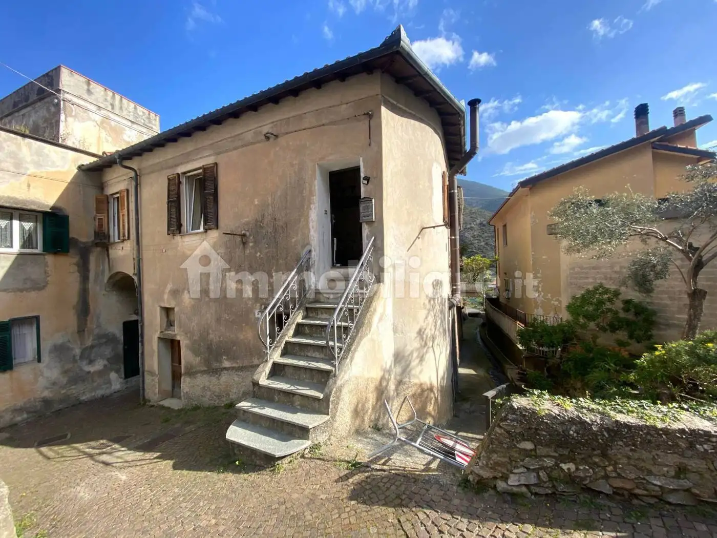 Casa indipendente in vendita a Cisano sul Neva