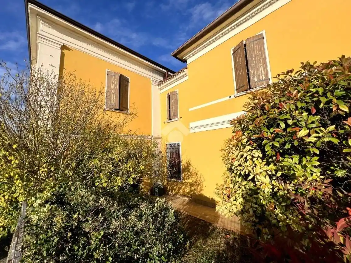 Terratetto unifamiliare via Amedeo Di Savoia 17, Centro, Casalromano - foto 2