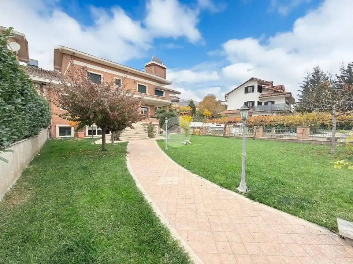 Villa bifamiliare via Bachelet 16, Centro, Avezzano - foto 2