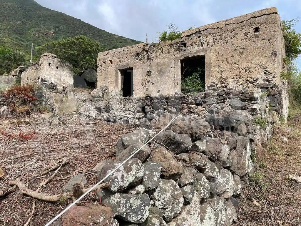 Rustico - Casale in vendita a Malfa