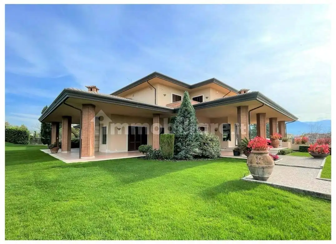 Villa in vendita a Frosinone