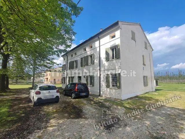 Villa in asta a Castelnovo Bariano