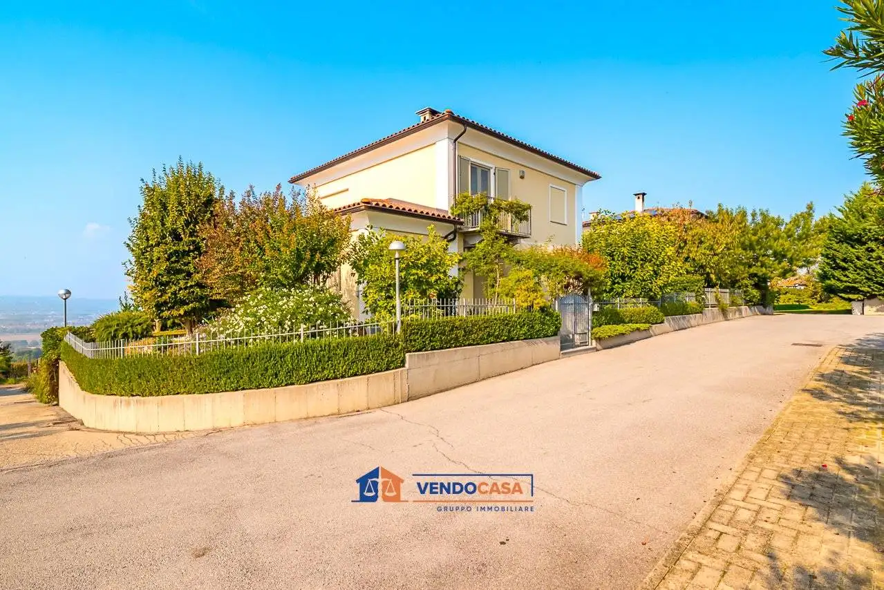 Villa in vendita a Verduno