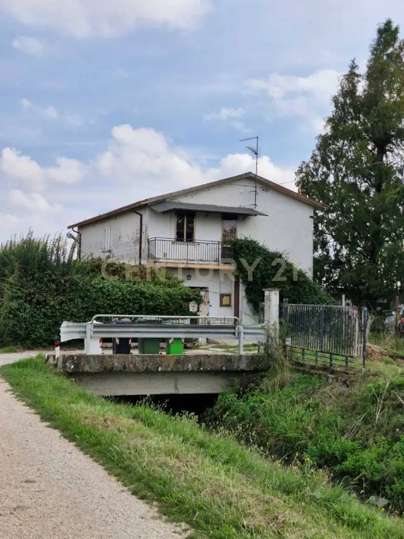 Villa in vendita a Castelnovo Bariano