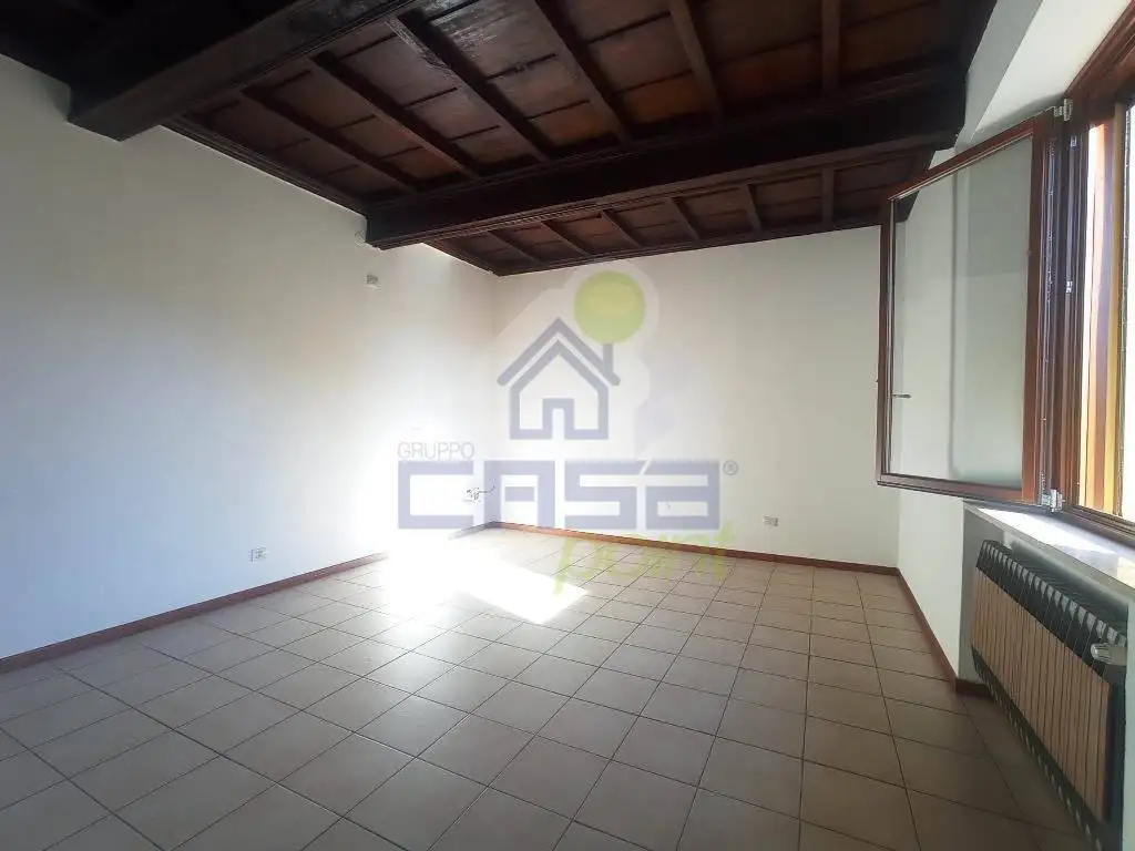 Casa indipendente in affitto a Isola Dovarese