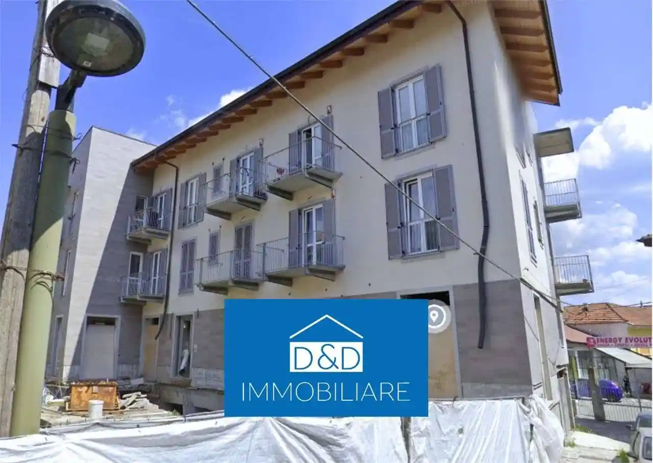 Palazzo - Stabile in vendita a Settimo Torinese