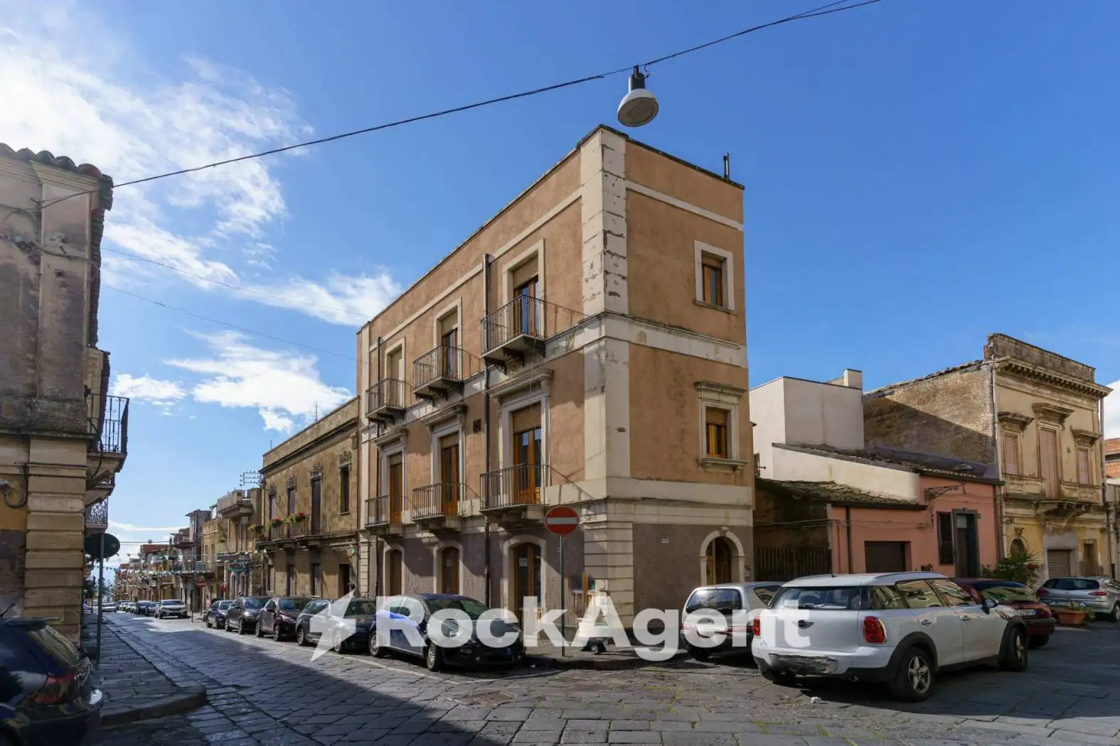 Palazzo - Edificio in vendita a Biancavilla