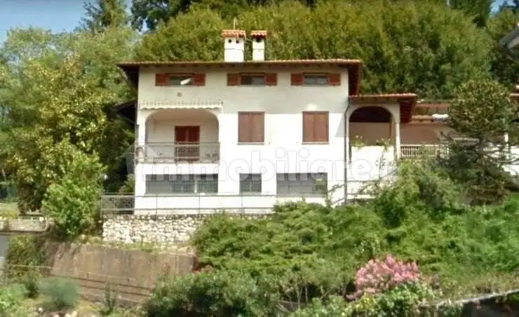 Appartamento in affitto a Comerio