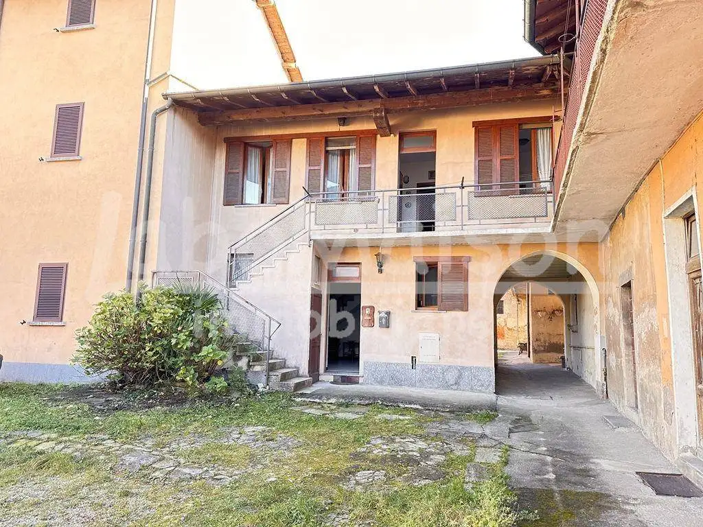 Casa indipendente in vendita a Bardello con Malgesso e Bregano