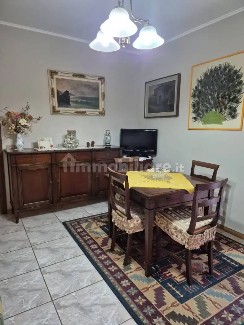 Trilocale ottimo stato, primo piano, Centro, Carpineti - foto 2