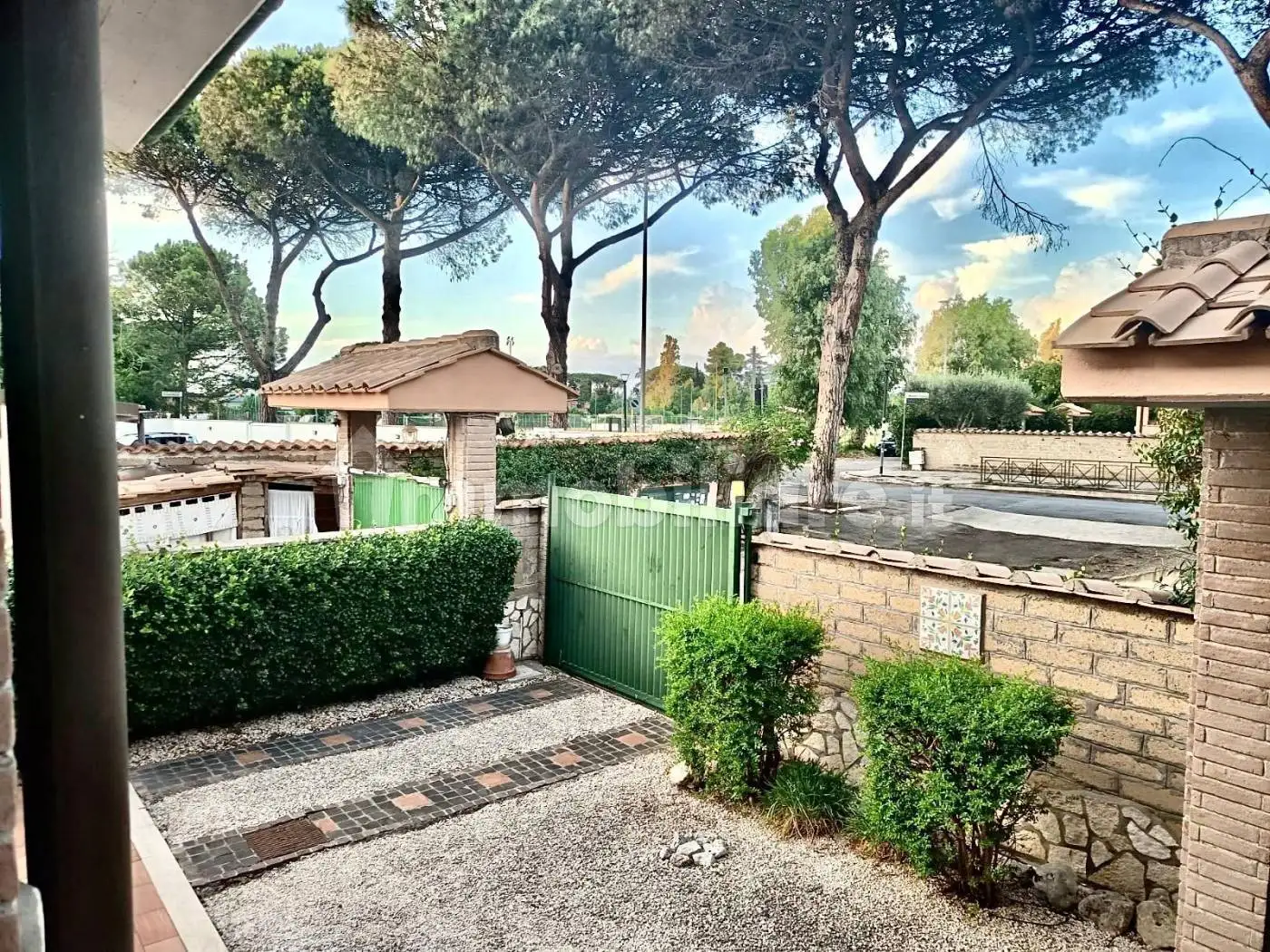 Villa plurifamiliare in vendita a Roma