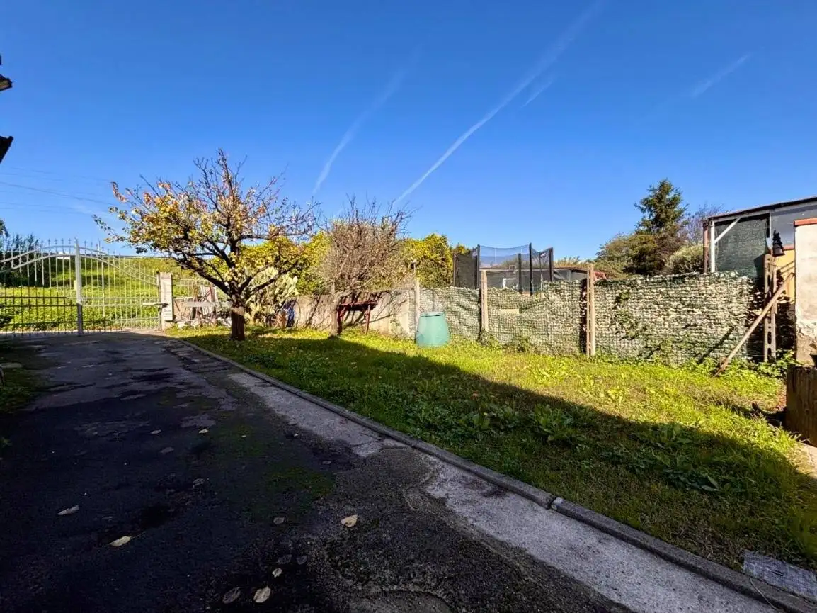 Casa indipendente in vendita a Prato