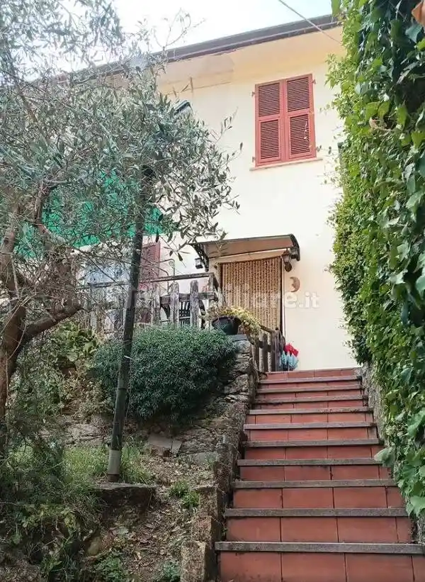 Casa indipendente in vendita a Luni