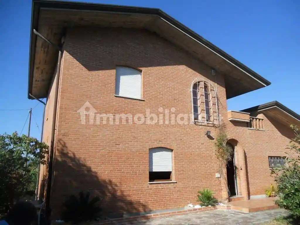 Villa in vendita a Luni