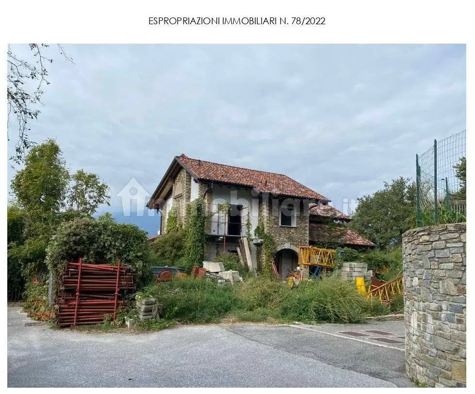 Villa in asta a Valvarrone