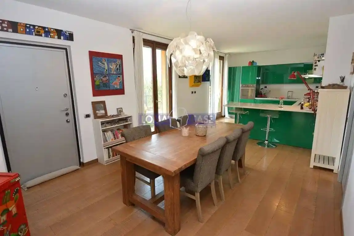 Villa in vendita a Lomagna