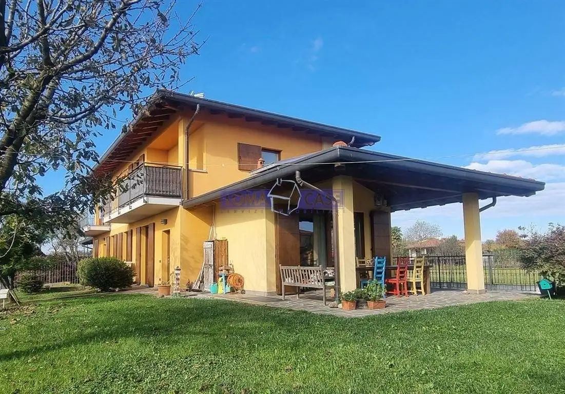 Villa in vendita a Lomagna
