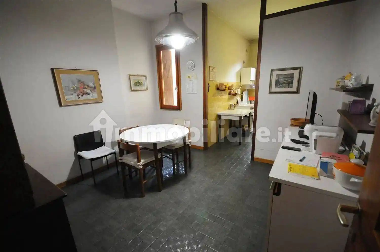 Appartamento buono stato, secondo piano, Piazza della Sala, Pistoia - foto 2