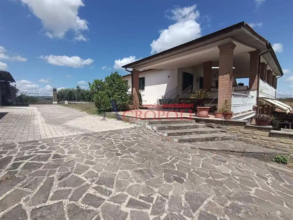 Appartamento in vendita a Anguillara Sabazia