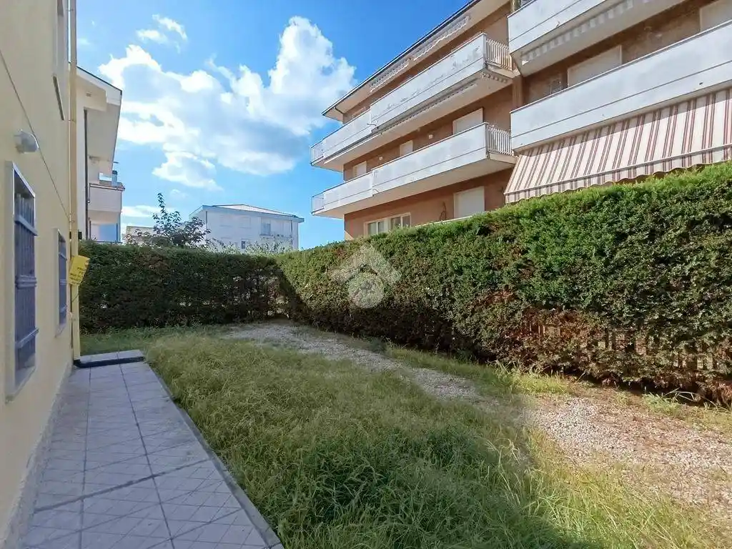 Bilocale via Umbria 6, Centro, Pineto - foto 2