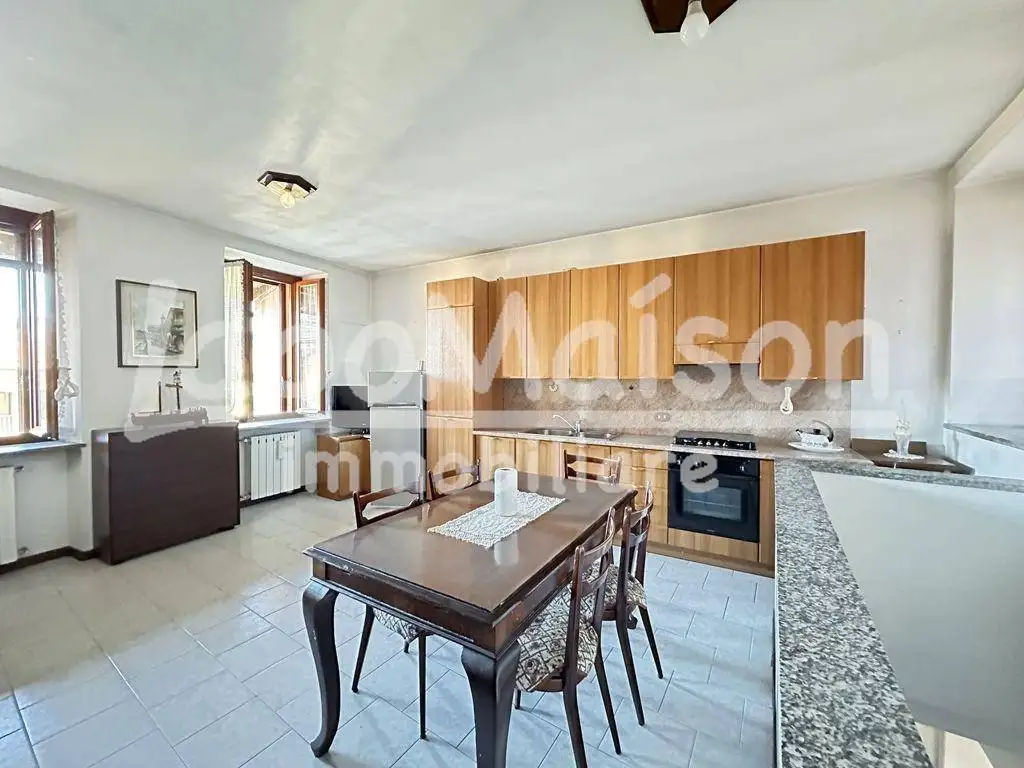 Casa indipendente in vendita a Bardello con Malgesso e Bregano