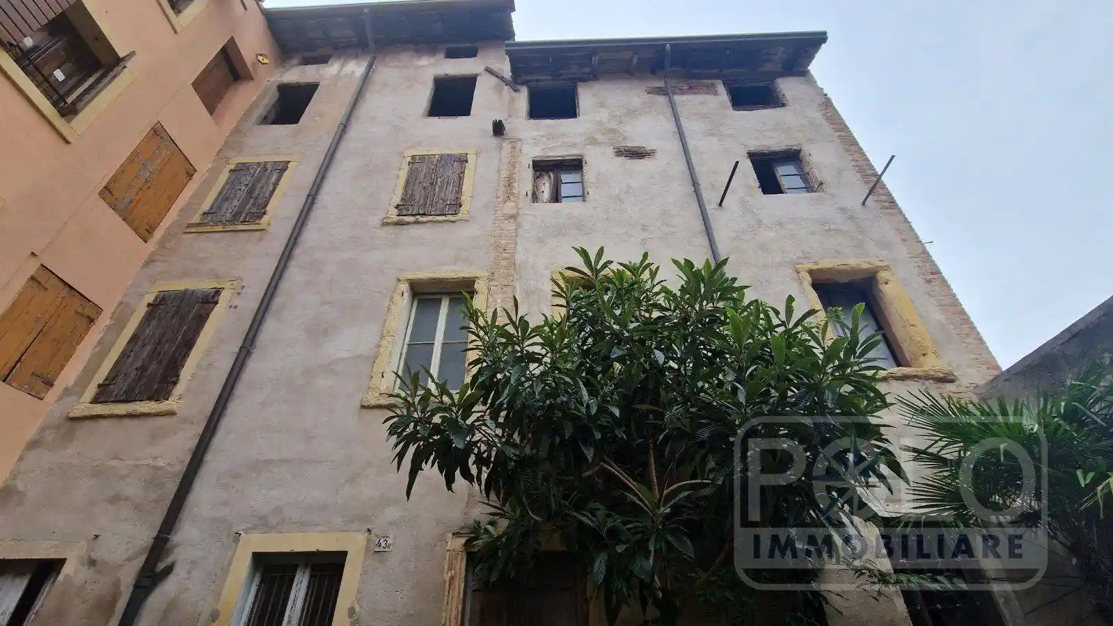 Palazzo - Edificio in vendita a Pescantina