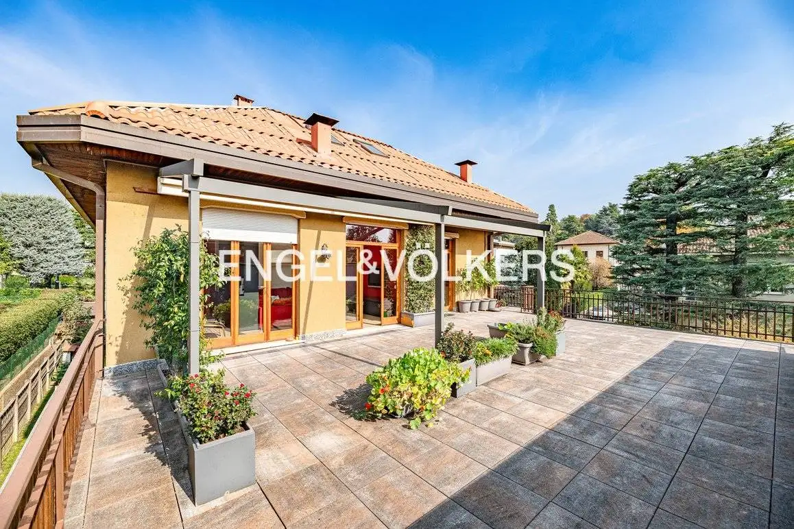 Villa in vendita a Cassago Brianza
