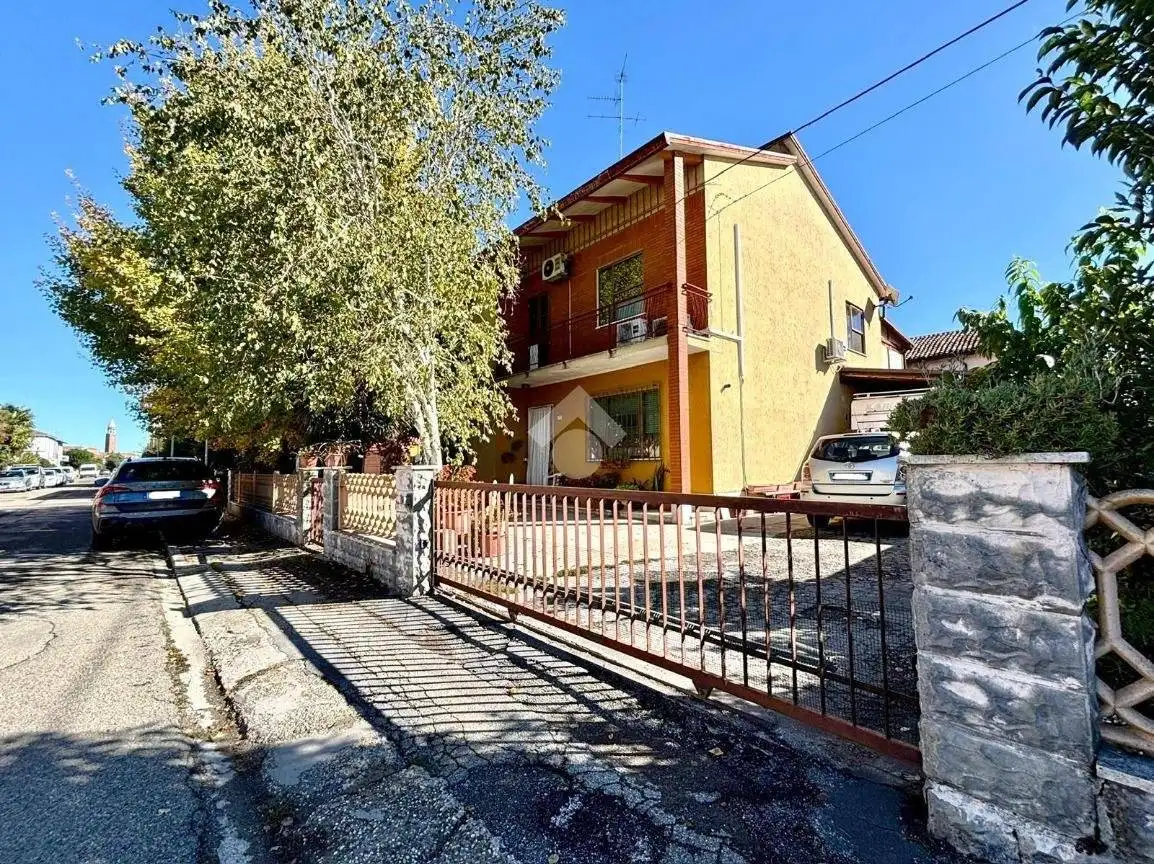 Villa in vendita a Alfonsine