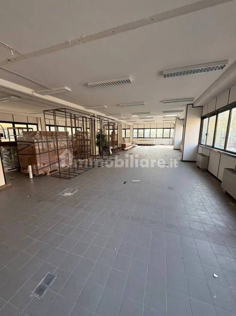 Palazzo - Edificio in affitto a Fiumicino