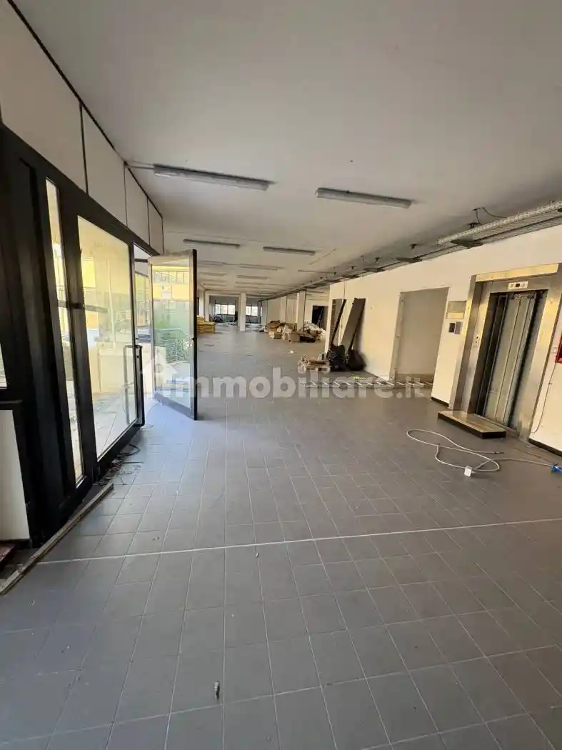 Palazzo - Edificio in Affitto - foto 2