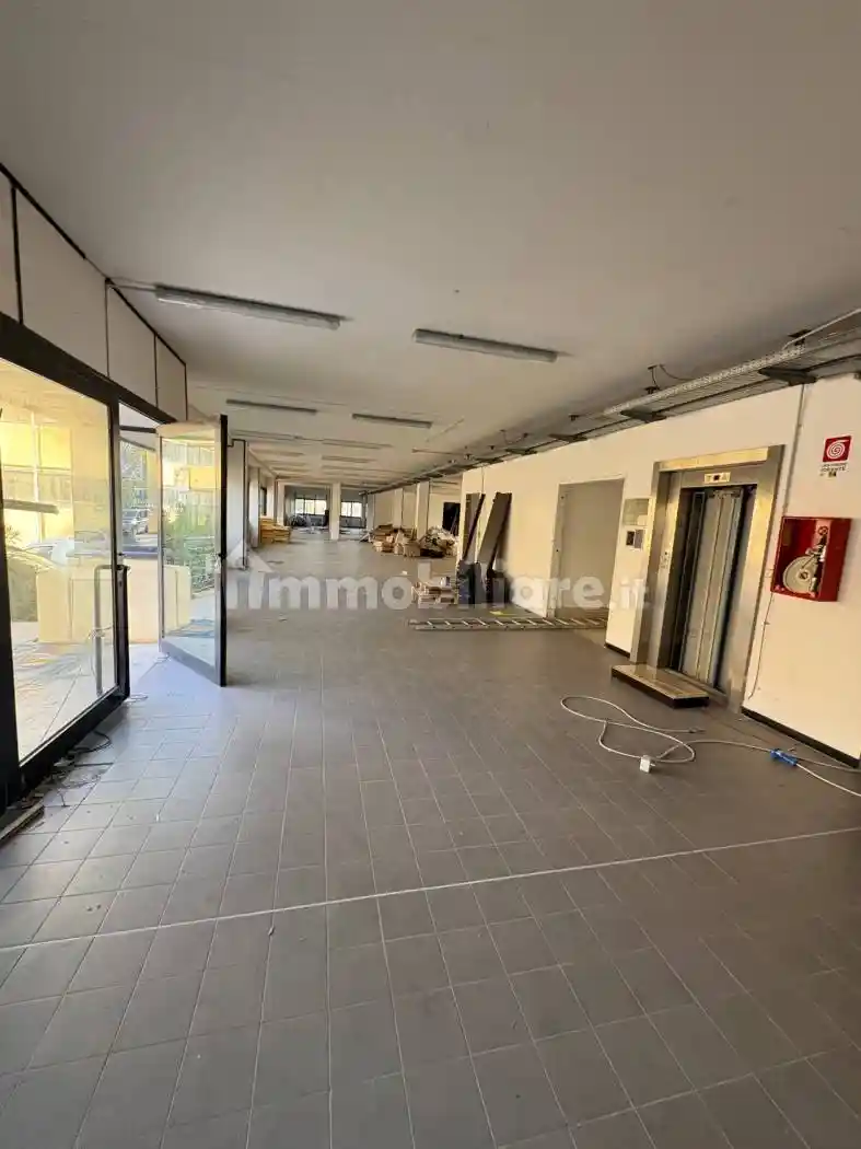 Palazzo - Edificio in Affitto - foto 3