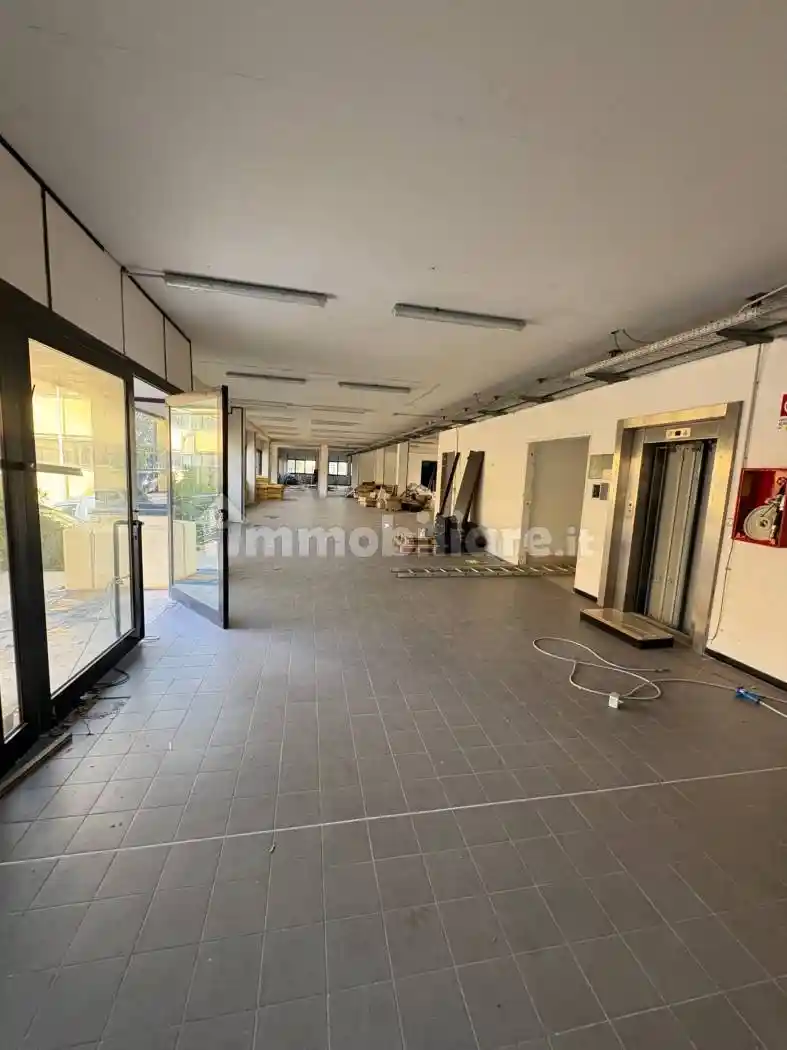 Palazzo - Edificio in Affitto - foto 4