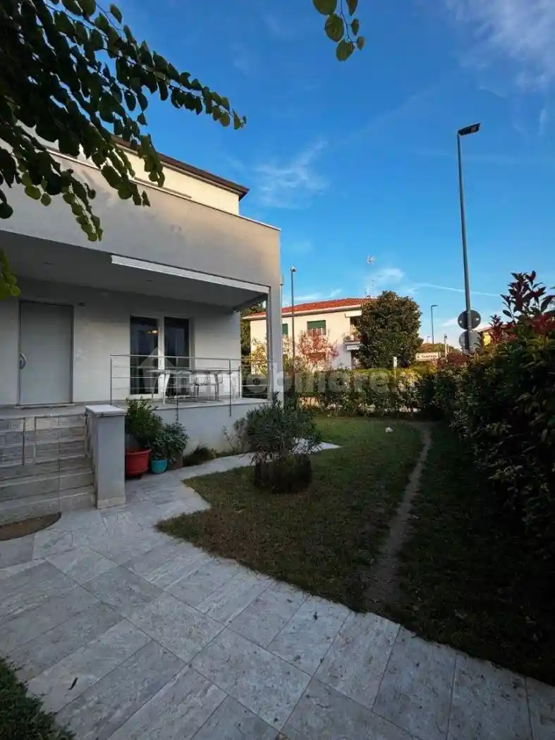 Villa bifamiliare viale Fratelli Cairoli 79, Eden - Tribunale, Treviso - foto 2