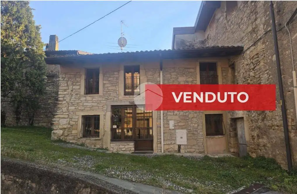 Casa indipendente in vendita a Bagnatica