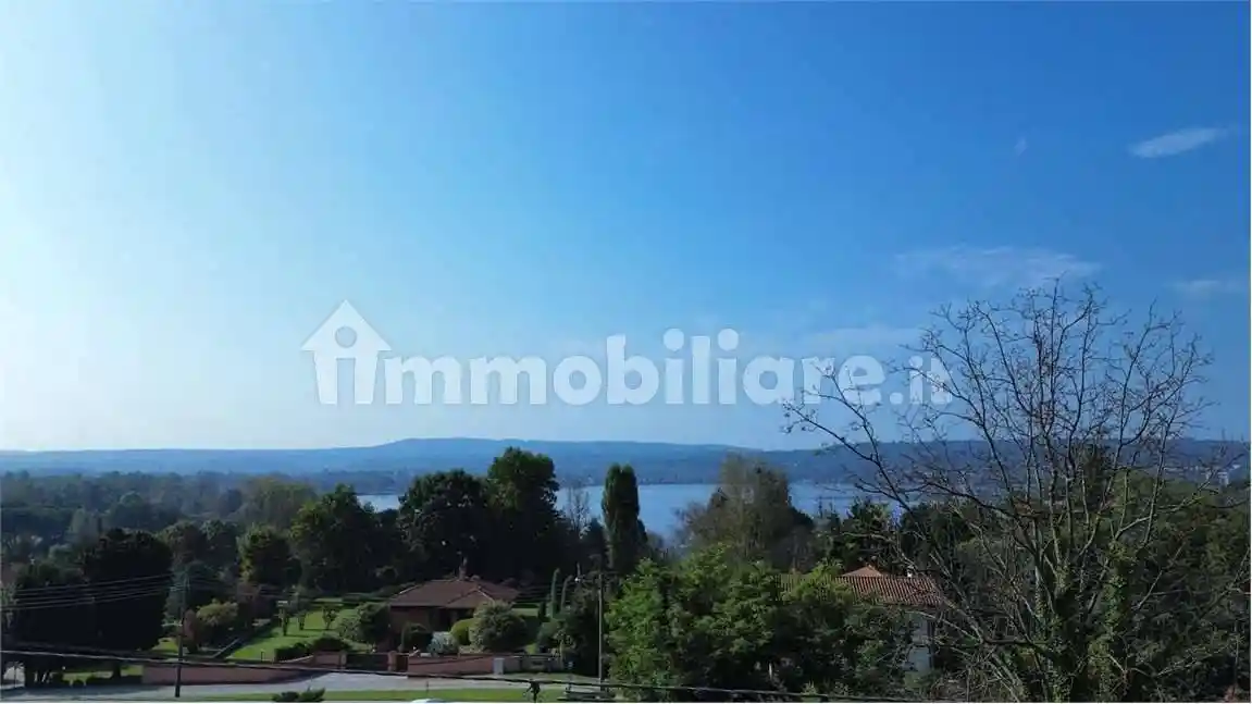 Villa in vendita a Sesto Calende