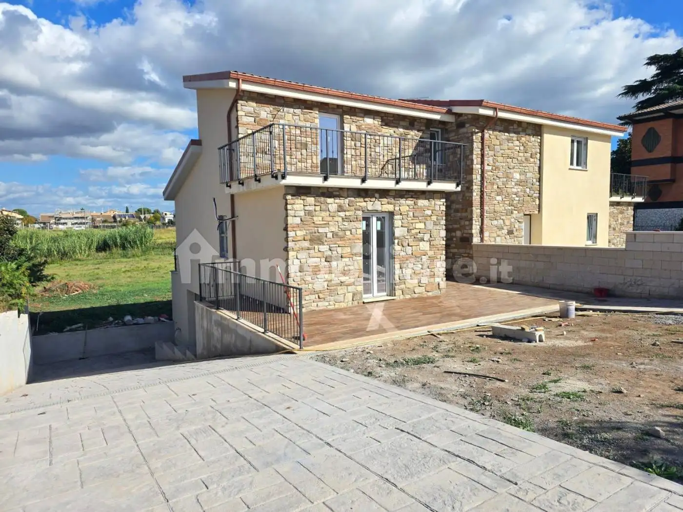 Villa bifamiliare in vendita a Roma