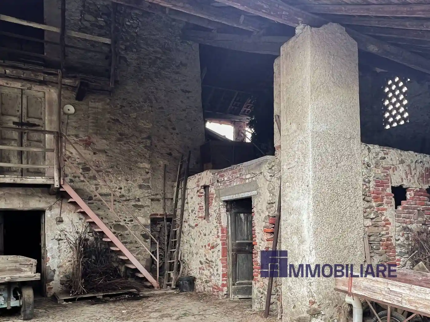 Rustico - Casale in vendita a Angera