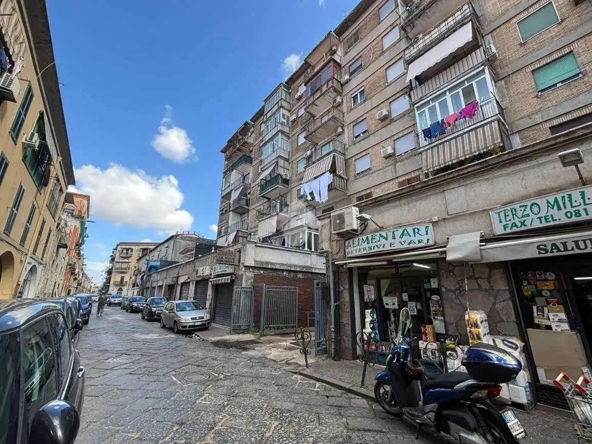 Appartamento in vendita a Napoli