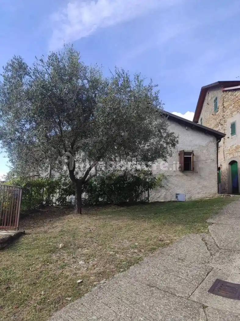 Villa in vendita a Comano