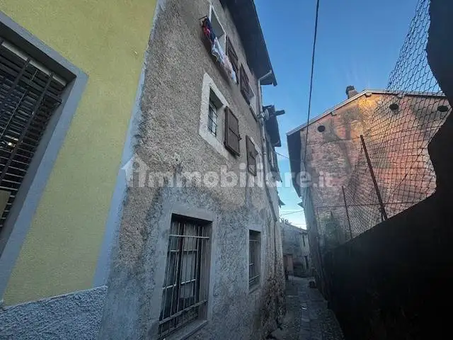 Casa indipendente in vendita a Cadegliano-Viconago