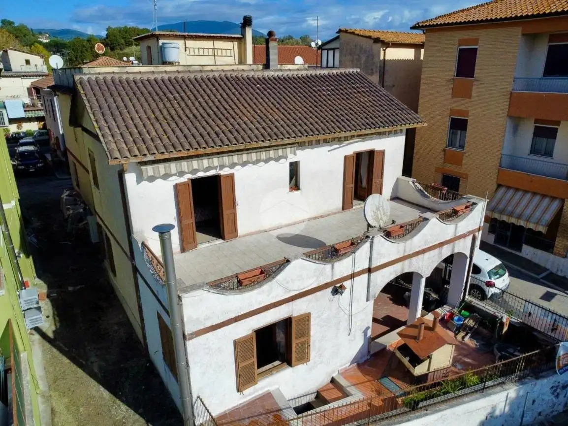 Casa indipendente in vendita a Tarano
