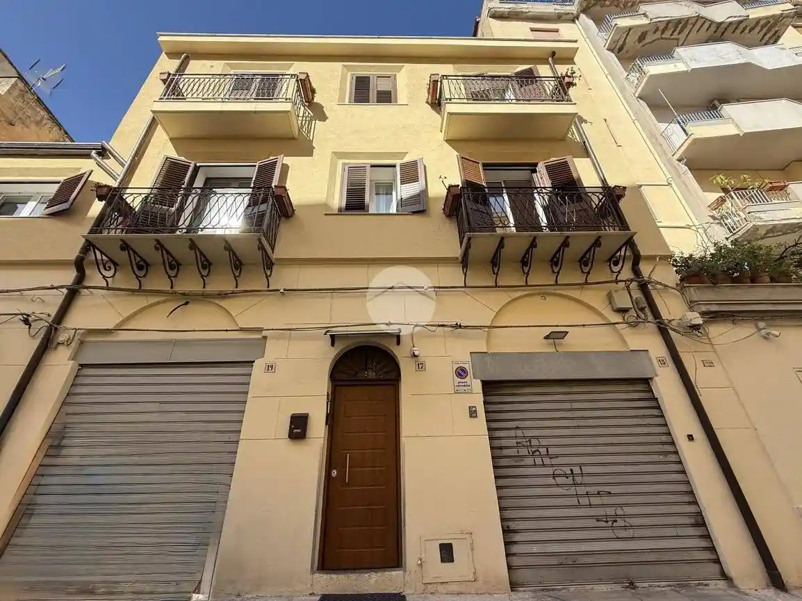 Palazzo - Edificio in vendita a Palermo