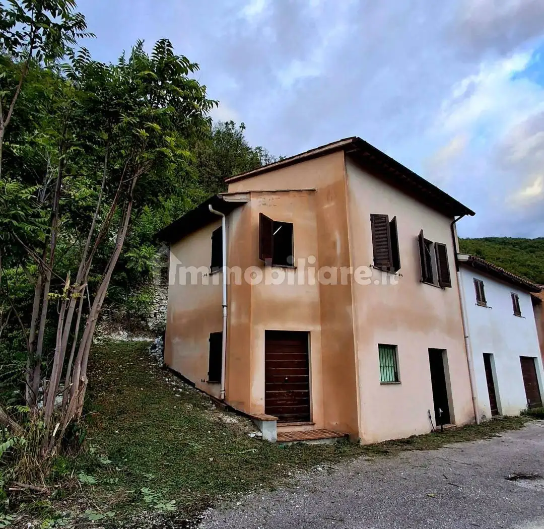 Casa indipendente in vendita a Foligno