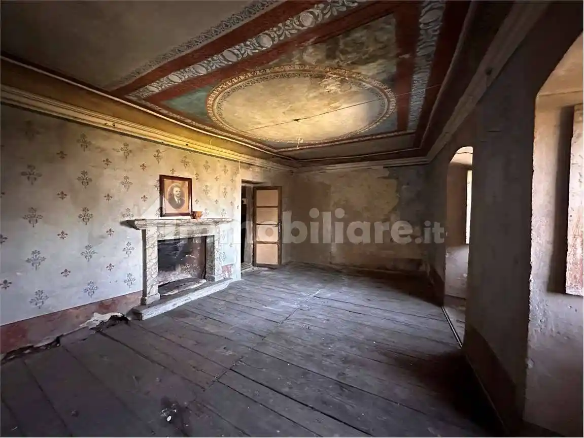 Palazzo - Edificio in vendita a Domodossola