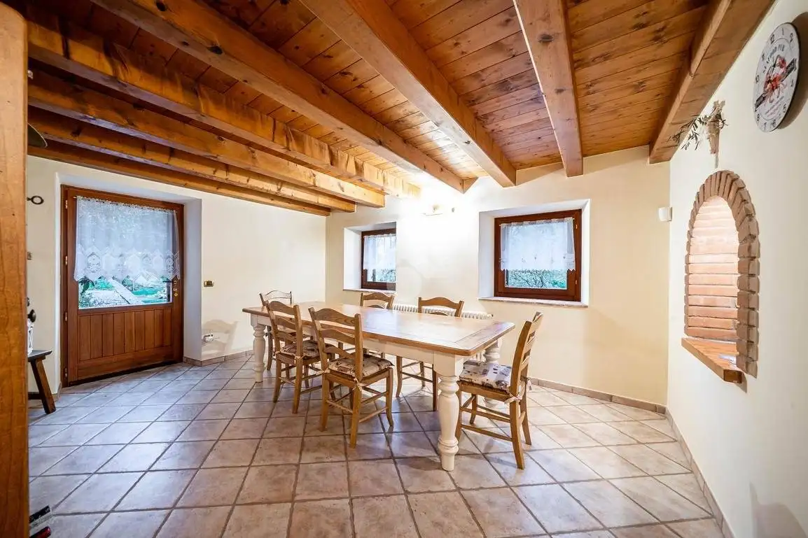 Villa in vendita a Badia Calavena