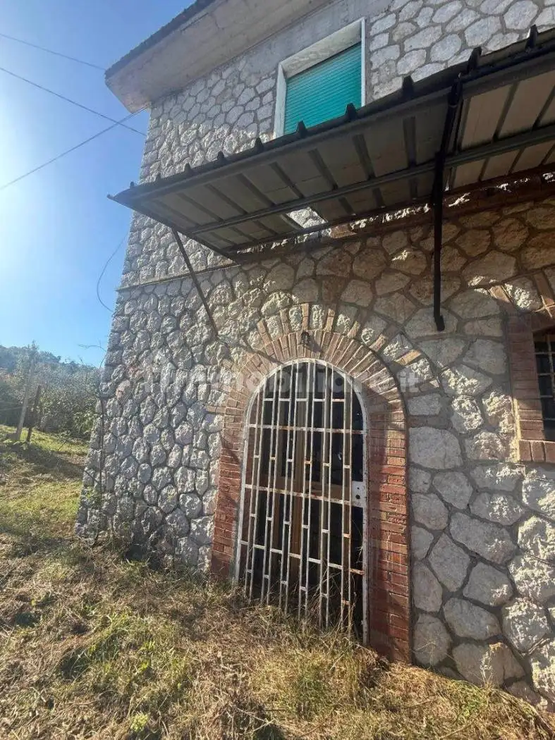 Rustico - Casale in vendita a Montefalcione