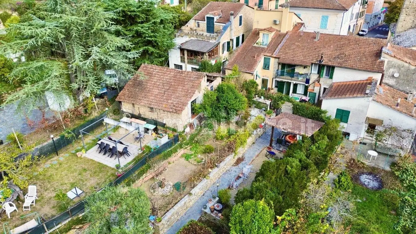 Casa indipendente in vendita a Prelà