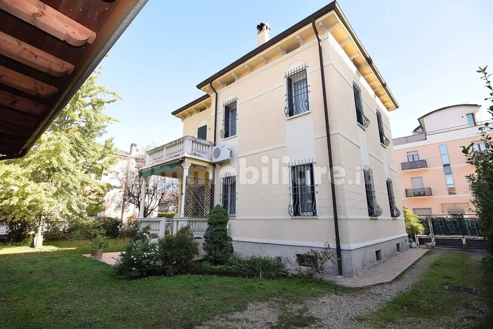 Villa in vendita a Verona