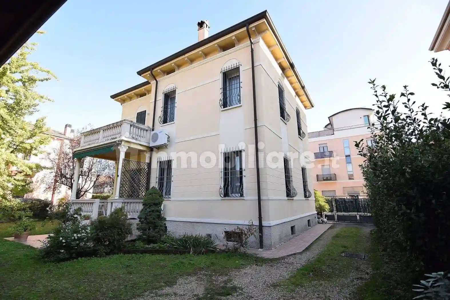 Villa - foto 2